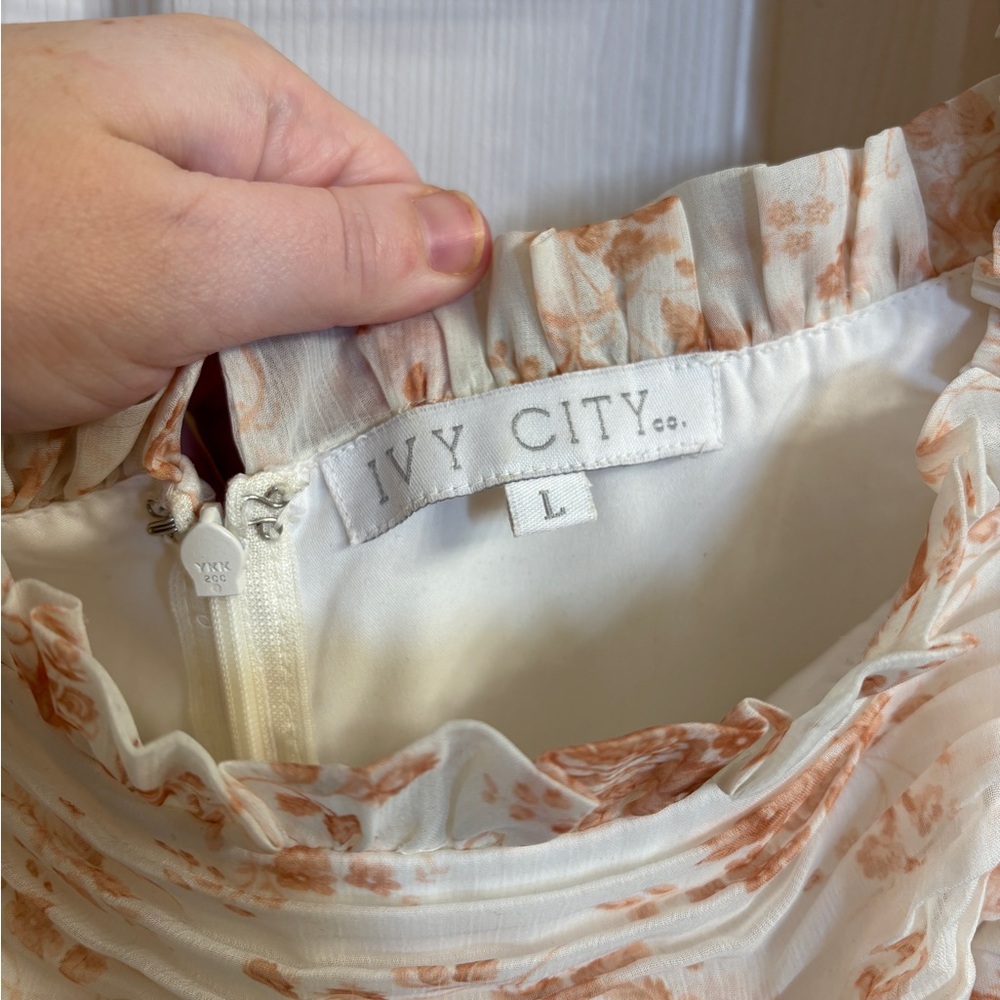 Ivy City Co Aniston Cream Dress - Picture 4 of 5